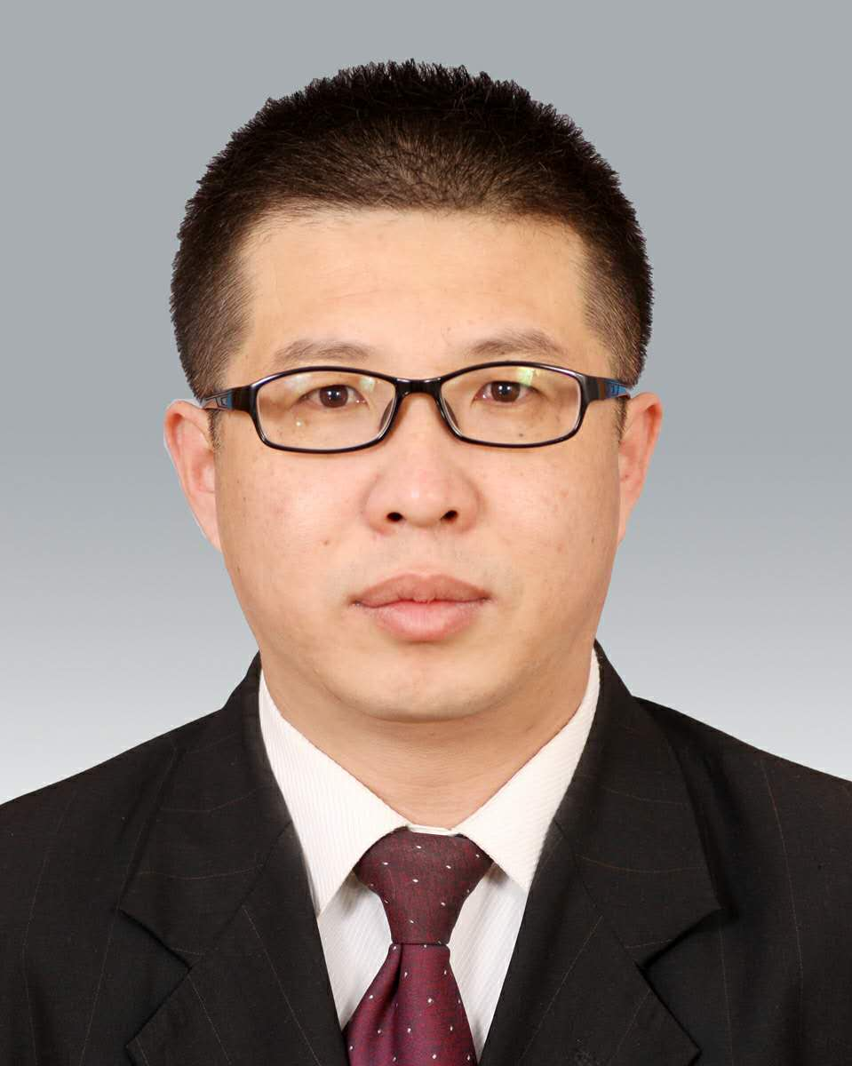 侯英男